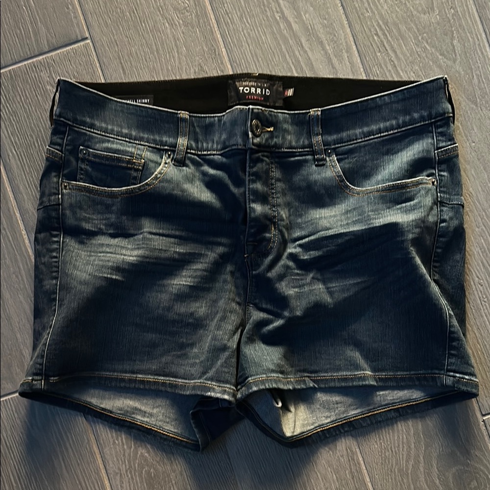 🍁Torrid Bombshell Skinny Denim Jean Shorts